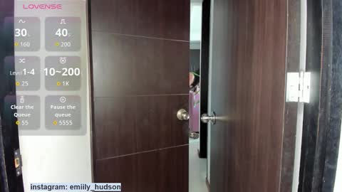 Snapshot of emily_huddson_ chatting on October 9, 7:52 pm independet model online show from October 9, 7:52 pm