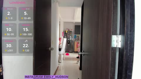 Snapshot of emily_huddson_ chatting on October 3, 5:54 pm independet model online show from October 3, 5:54 pm