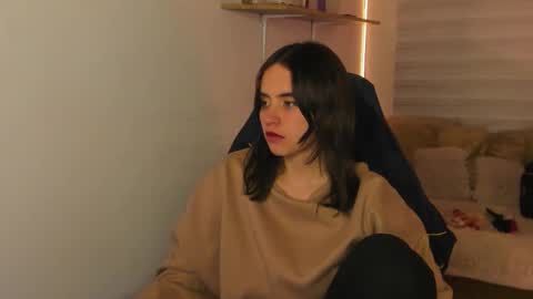 Snapshot of emily_lindey chatting on October 19, 4:06 am emily_lindey online show from October 19, 4:06 am