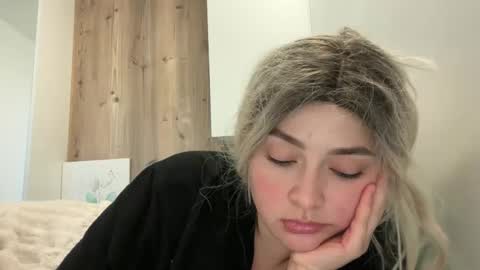 Snapshot of emily_morning_dew chatting on October 17, 2:43 pm emily_morning_dew online show from October 17, 2:43 pm