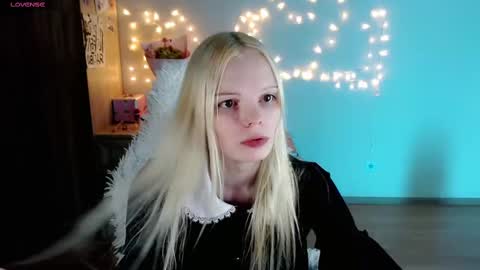 Lia online show from March 3, 6:35 pm