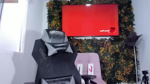 emily_palmeer online show from April 19, 11:44 am