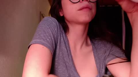 emily_pearl_ online show from December 6, 12:29 am