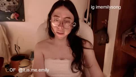 emily_pearl_ online show from March 19, 10:58 pm