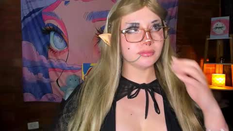 Snapshot of emily_salvatore chatting on September 14, 8:10 pm emily_salvatore online show from September 14, 8:10 pm