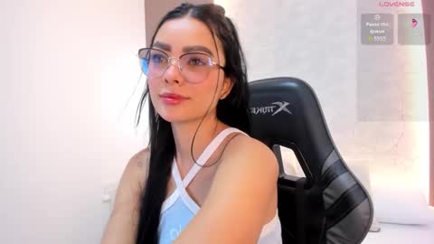 emily_tolson online show from December 21, 1:06 pm