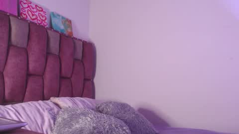 emily_w2 online show from December 19, 4:52 am