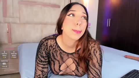 Snapshot of emily_walker4 chatting on October 6, 9:10 pm emily_walker4 online show from October 6, 9:10 pm