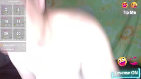Snapshot of emily_white00 chatting on September 28, 9:51 am emily online show from September 28, 9:51 am