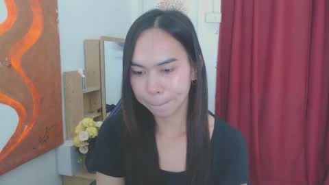 emily_xo143 online show from May 5, 11:16 am