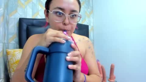 Snapshot of emilybrown21x chatting on September 19, 1:21 am emilybrown21x online show from September 19, 1:21 am