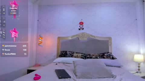 Snapshot of emilycastro_ chatting on January 7, 5:31 pm Emily online show from January 7, 5:31 pm