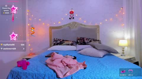 Snapshot of emilycastro_ chatting on December 29, 5:33 pm Emily online show from December 29, 5:33 pm