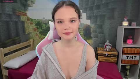 Emilyhaves online show from October 18, 4:00 pm