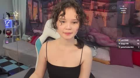 Emilyhaves online show from October 1, 7:02 pm