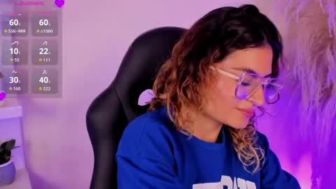 Emilyjonnes  online show from June 4, 4:18 am