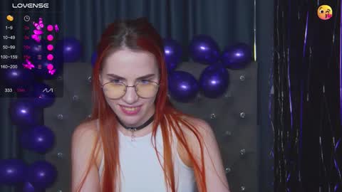 EmilyKents online show from December 1, 2:31 am