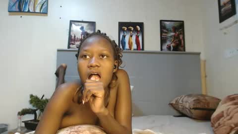 Snapshot of emilyposha chatting on March 12, 1:36 am Emilly online show from March 12, 1:36 am