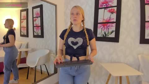 Snapshot of emilysumer chatting on February 16, 10:21 pm Summer 3 online show from February 16, 10:21 pm