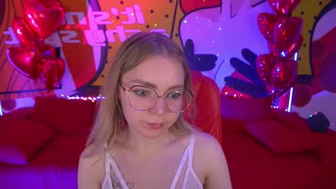 Snapshot of emilysunshines chatting on February 18, 11:19 pm MY NAME IS Emily WELCOME EVERYONE I WILL BE HAPPY TO GIVE YOU WHAT YOU HAVE DREAMED OF FOR SO LONG online show from February 18, 11:19 pm