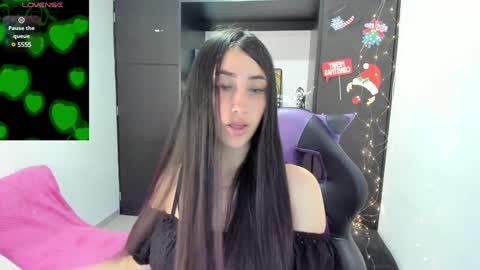 Snapshot of emilytafur chatting on December 30, 5:23 pm Emy online show from December 30, 5:23 pm