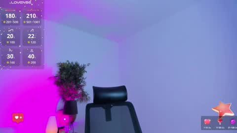 Snapshot of emilywillis8 chatting on September 19, 1:26 pm E M I L Y online show from September 19, 1:26 pm