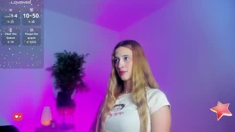 Snapshot of emilywillis8 chatting on September 22, 1:26 pm E M I L Y online show from September 22, 1:26 pm