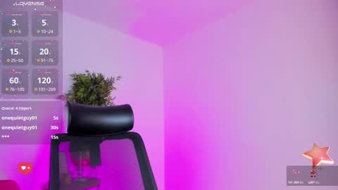 Snapshot of emilywillis8 chatting on September 23, 4:12 pm E M I L Y online show from September 23, 4:12 pm