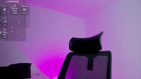 Snapshot of emilywillis8 chatting on September 15, 12:28 pm E M I L Y online show from September 15, 12:28 pm