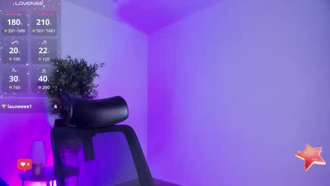 Snapshot of emilywillis8 chatting on September 25, 5:42 pm E M I L Y online show from September 25, 5:42 pm