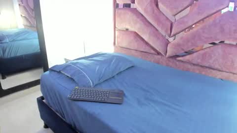 emilyy_cooperr online show from February 27, 6:24 am