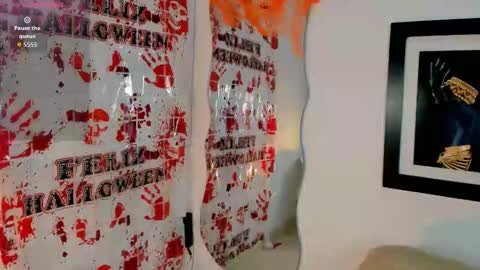 emilyy_cooperr online show from October 30, 12:50 pm