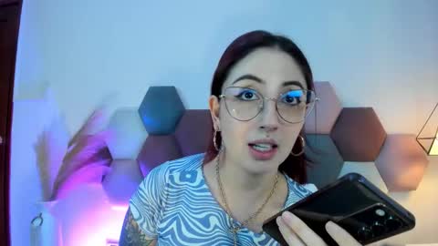 Snapshot of emilyywatson chatting on September 23, 12:59 am Emilyy Watson online show from September 23, 12:59 am