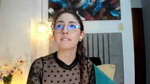 Snapshot of emilyywatson chatting on October 15, 12:36 am Emilyy Watson online show from October 15, 12:36 am