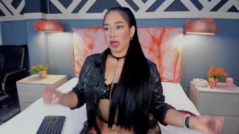 Snapshot of emilyzahar chatting on October 9, 11:59 am Emily online show from October 9, 11:59 am