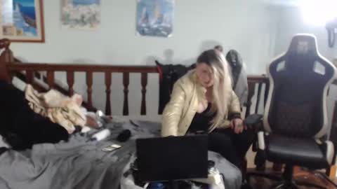 Snapshot of emma671 chatting on March 11, 6:19 am emma online show from March 11, 6:19 am