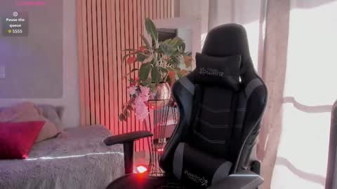   online show from September 22, 8:57 pm