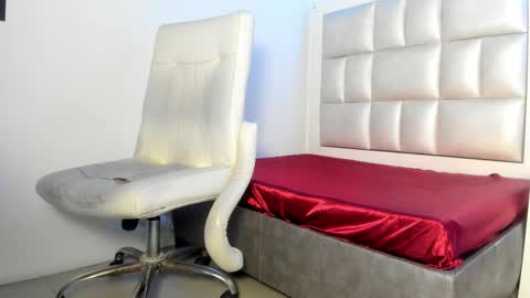 emma__js_ online show from January 15, 11:52 am