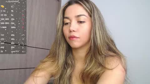 Snapshot of emma_aaa chatting on December 7, 5:04 pm Rocio online show from December 7, 5:04 pm