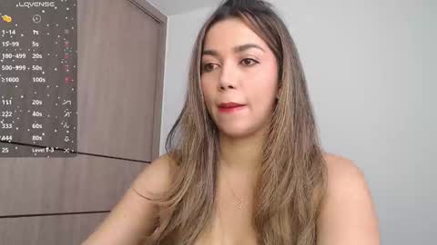 Snapshot of emma_aaa chatting on December 12, 3:05 pm Rocio online show from December 12, 3:05 pm