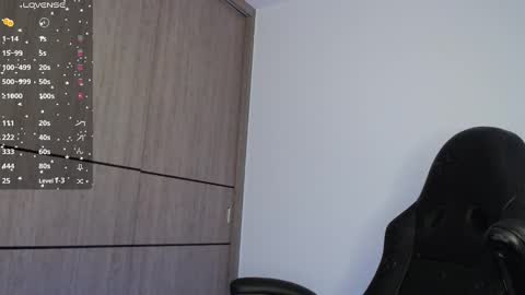 Snapshot of emma_aaa chatting on December 5, 3:09 am Rocio online show from December 5, 3:09 am