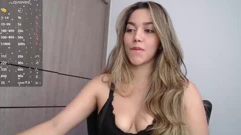 Snapshot of emma_aaa chatting on December 6, 12:55 pm Rocio online show from December 6, 12:55 pm