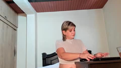 Snapshot of emma_brown777 chatting on October 18, 4:22 pm ALBA online show from October 18, 4:22 pm