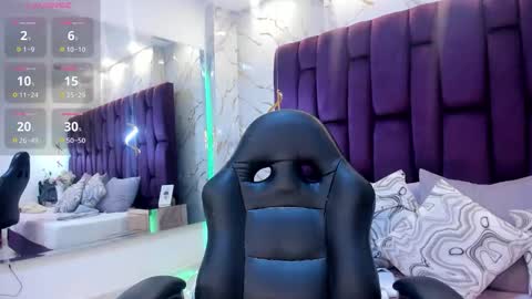 pau online show from November 8, 8:45 pm