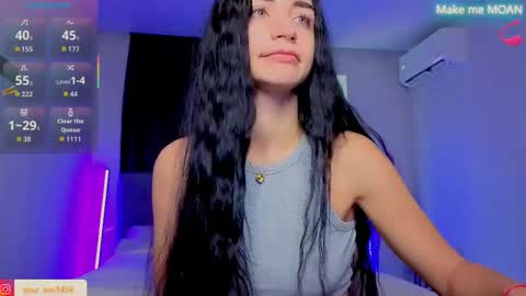 Snapshot of emma_jordan chatting on October 15, 7:53 am Emma online show from October 15, 7:53 am