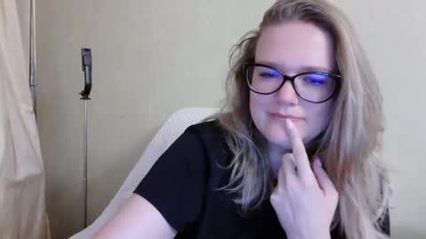 emma_misty_ online show from September 29, 4:50 pm