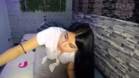 emma_petit07 online show from December 19, 8:37 pm