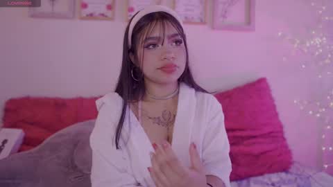 Snapshot of emma_soffia_ chatting on October 4, 7:11 pm EMMA online show from October 4, 7:11 pm