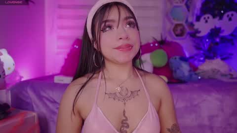 Snapshot of emma_soffia_ chatting on October 7, 8:05 pm EMMA online show from October 7, 8:05 pm