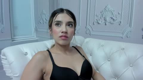 Snapshot of emma_torres18 chatting on December 5, 10:06 pm EMMA online show from December 5, 10:06 pm